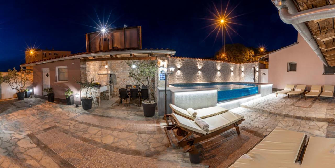 Apartment Anitea พูลา ภายนอก รูปภาพ