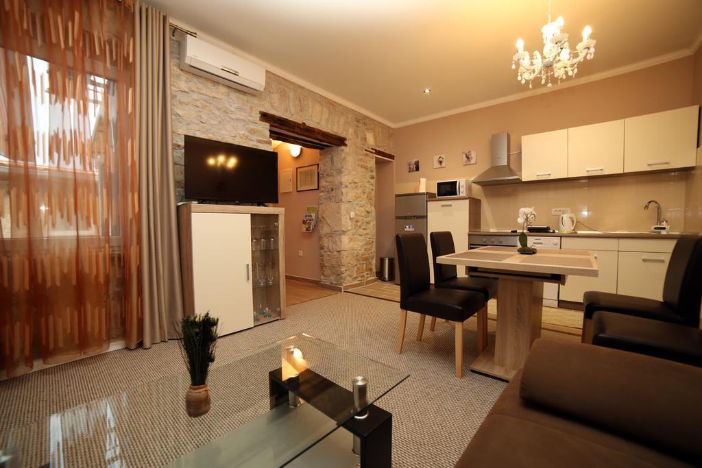 Apartment Anitea พูลา ภายนอก รูปภาพ